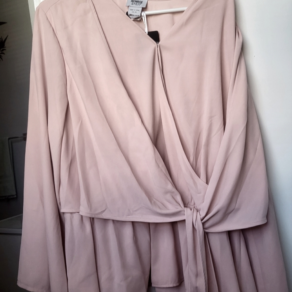 Monroe and main pink classy blouse 1x tags never worn too big for me